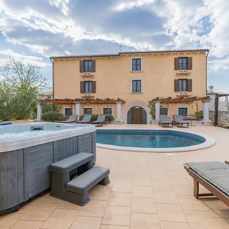 Villa Christina With Pool, Jacuzzi And Sauna Tinjan