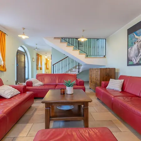 Villa Christina With Pool, Jacuzzi And Sauna *