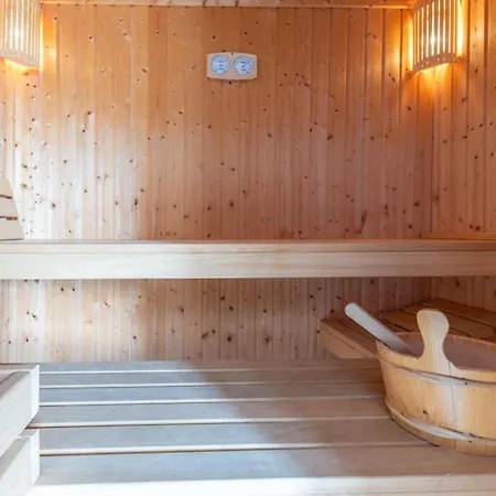 Christina With Pool, Jacuzzi And Sauna *