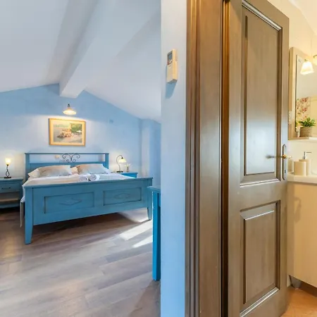 Villa Christina With Pool, Jacuzzi And Sauna Tinjan