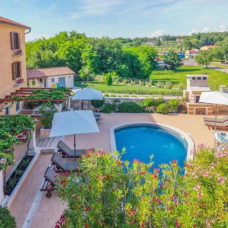 Christina With Pool, Jacuzzi And Sauna * Tinjan