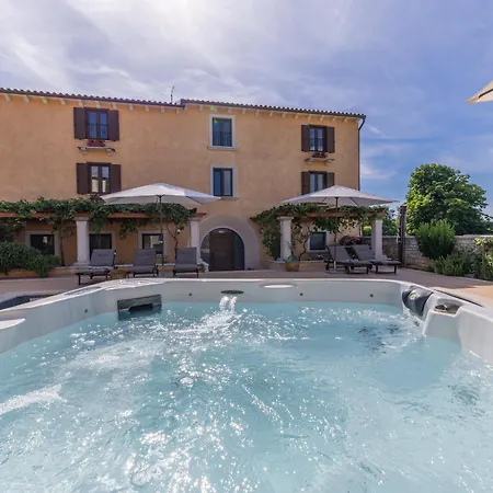 Christina With Pool, Jacuzzi And Sauna *