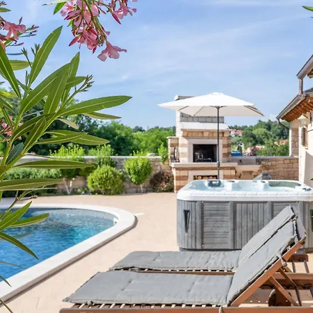 Christina With Pool, Jacuzzi And Sauna * Tinjan