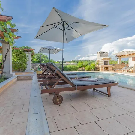 Villa Christina With Pool, Jacuzzi And Sauna *