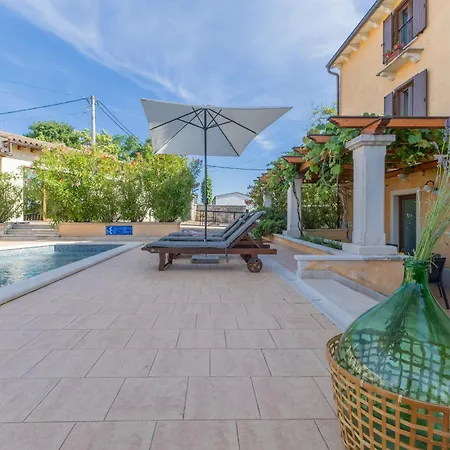 Villa Christina With Pool, Jacuzzi And Sauna
