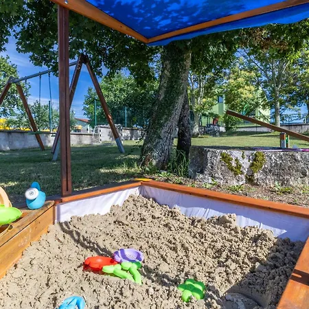 Villa Christina With Pool, Jacuzzi And Sauna Tinjan